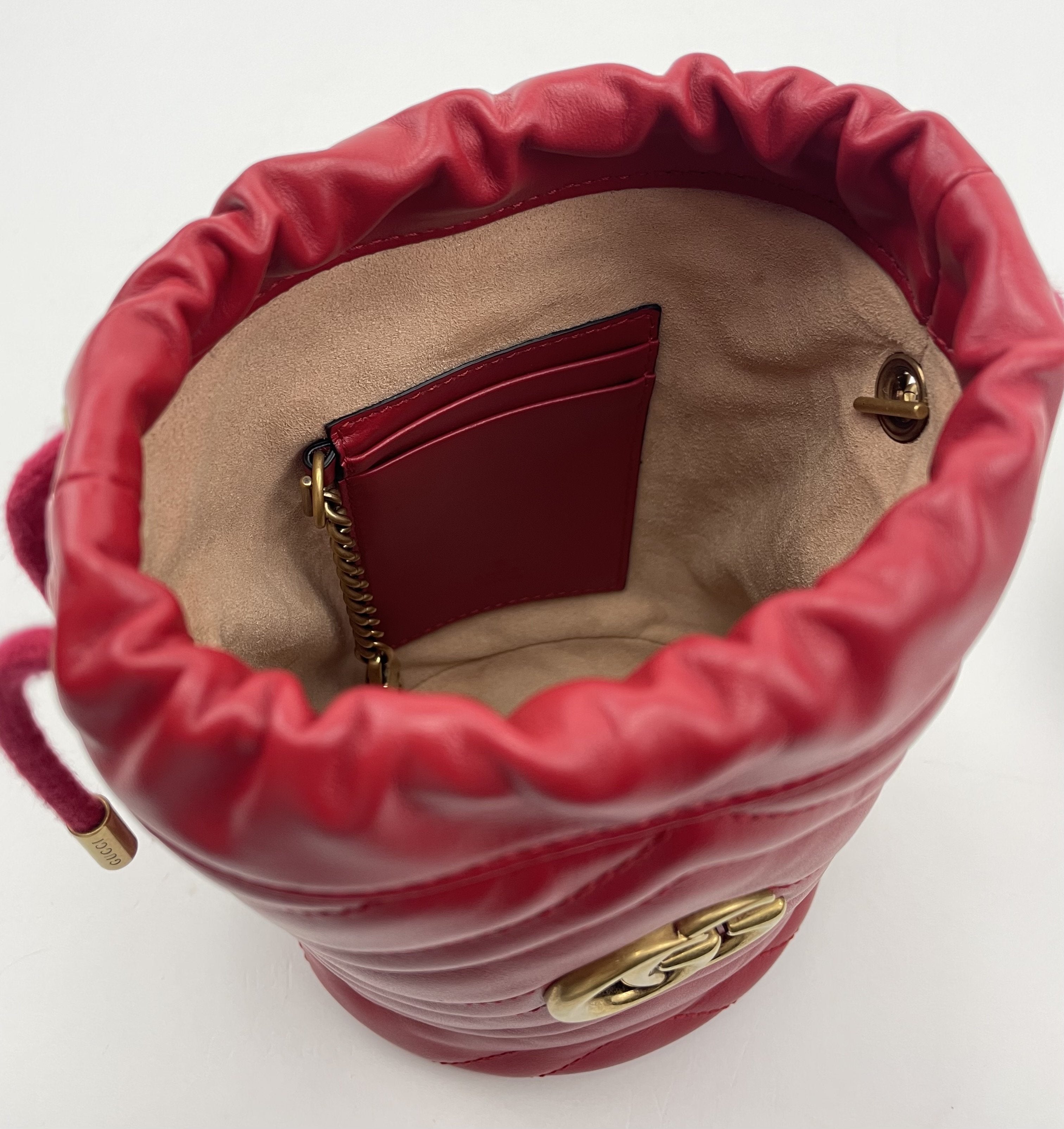 GUCCI Matelasse Mini GG Marmont 2.0 Bucket Bag Red