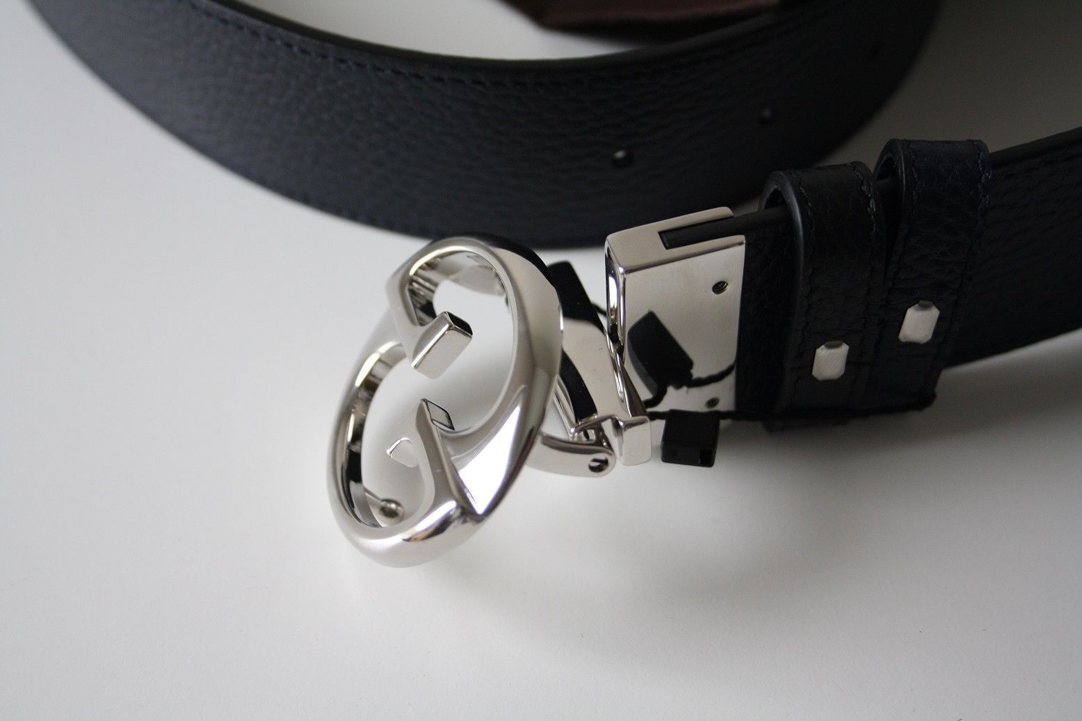 Gucci Reversible Black and Navy leather Belt with Silver Gucci logo Size 38 449715