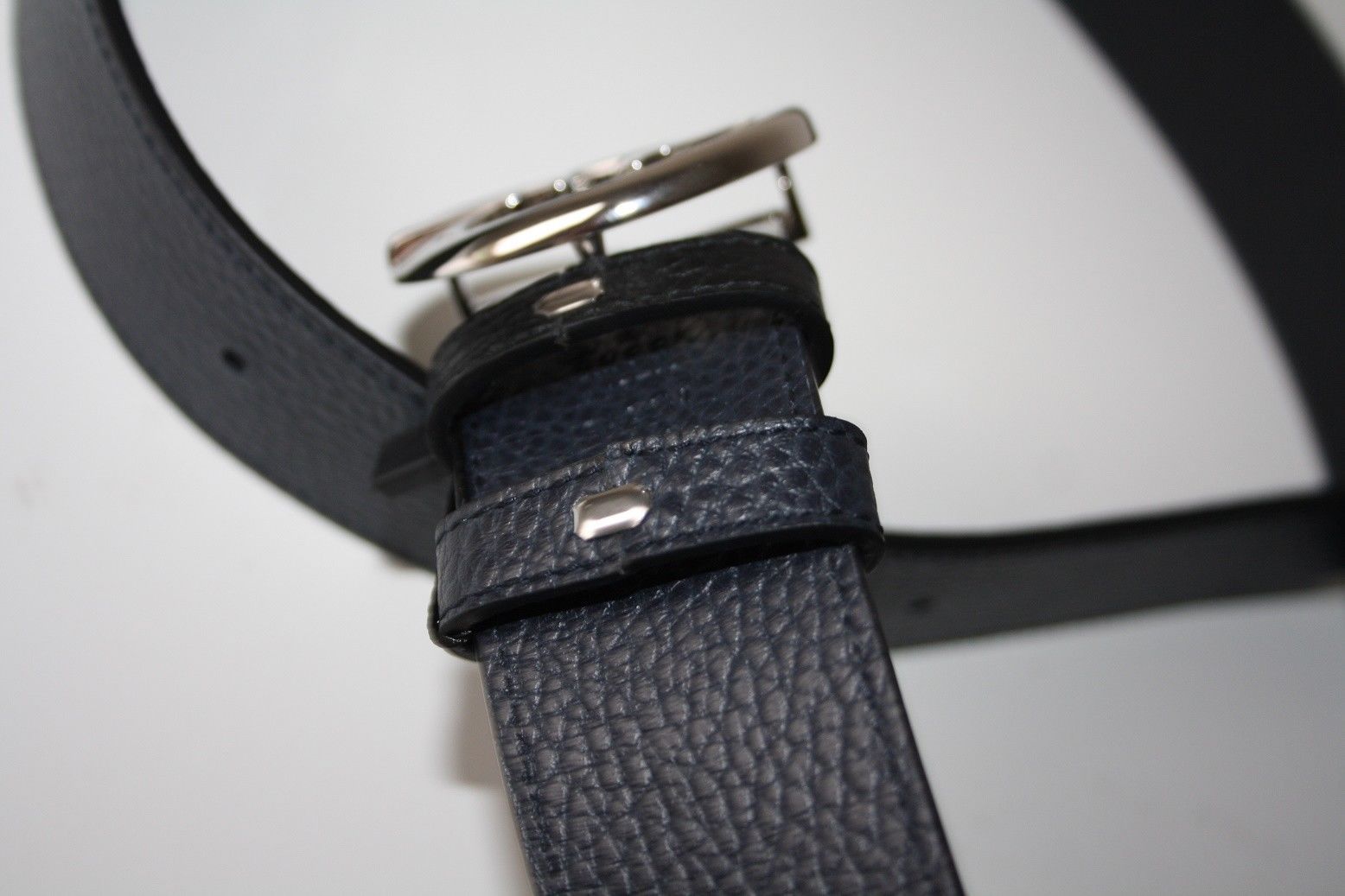 Gucci Reversible Black and Navy leather Belt with Silver Gucci logo Size 38 449715